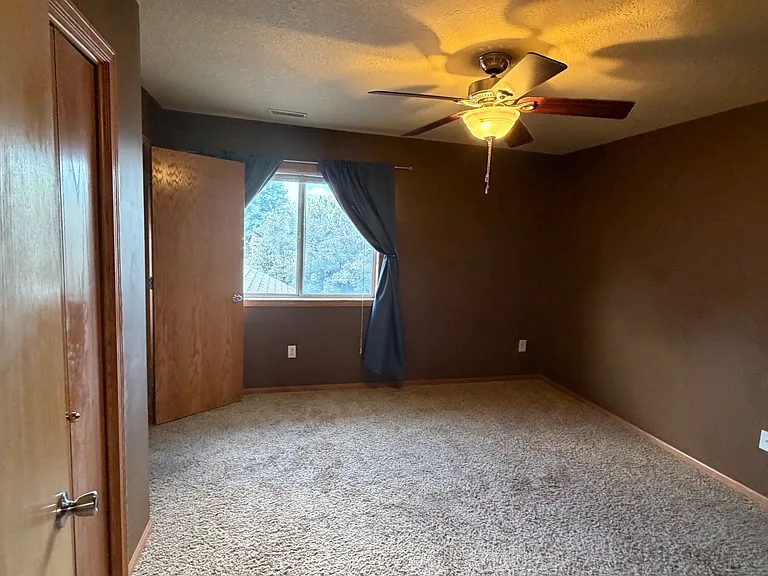 221 N Cherokee Dr — Photo 11