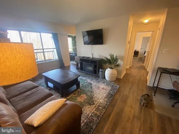 9564 Cannoneer Ct APT 303, Manassas, VA 20110