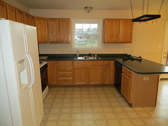 4th image of 350 Village Dr