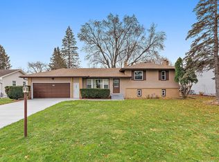 414 Eldridge Ave E, Maplewood, MN 55117