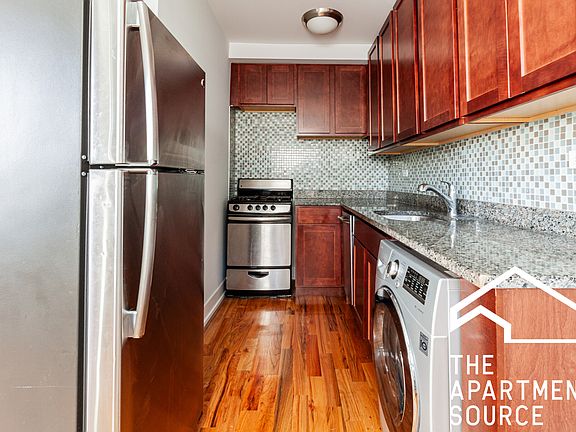 2nd image of 554 W Arlington Pl #608