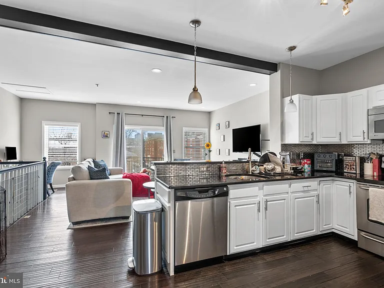 715 Brown St #B — Photo 10