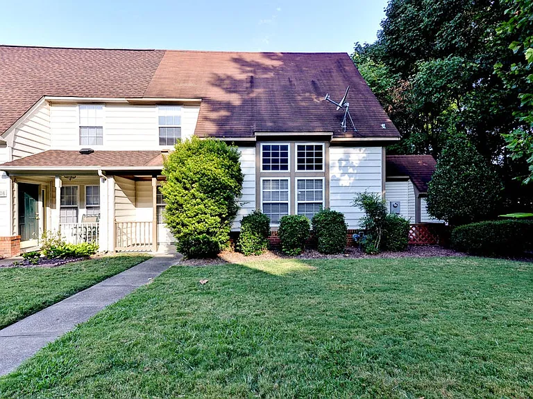 112 Post Oak Rd — Photo 2
