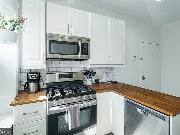 3rd image of 3829 Cresson St APT 1