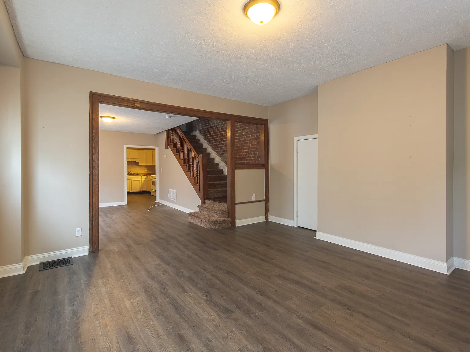 3 bed, 1.5 bath, 900 sqft, $1,650 — Photo 4