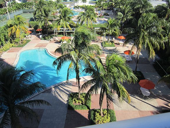 5th image of 19390 Collins Ave APT 501