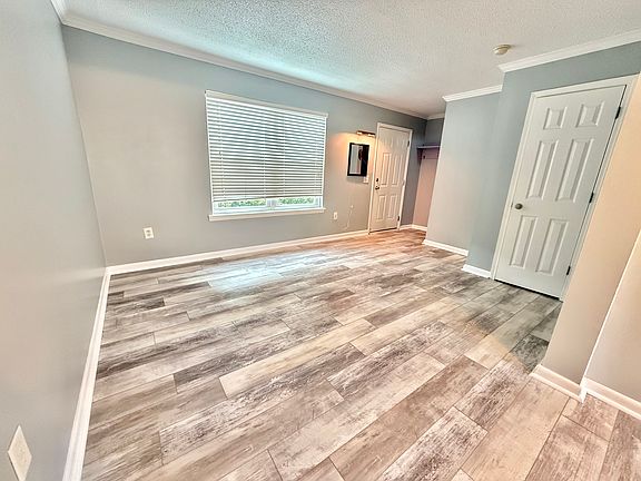 4th image of 415 Parkdale Dr APT 13B