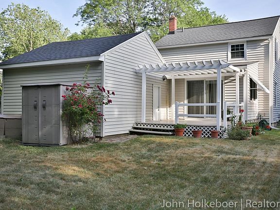 2nd image of 237 Rosemary St SE