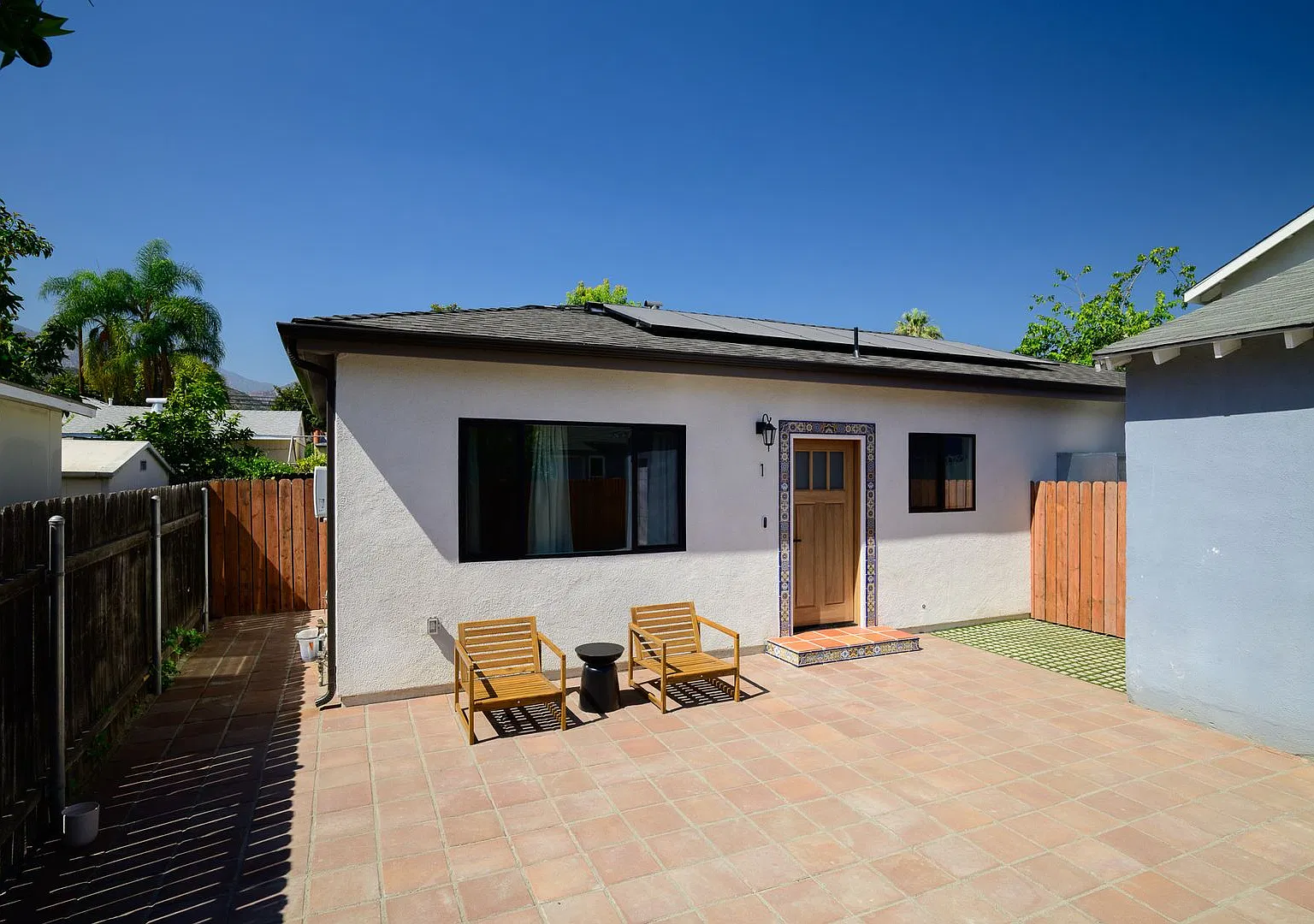 Contemporary 3-Bedroom ADU with Private Entrance in Monrovia ! — Photo 4