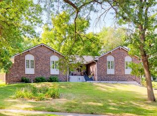 1600 Pleasant View Dr, Des Moines, IA 50315