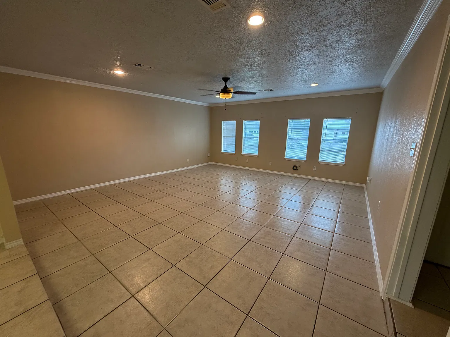 3 bed, 1.5 bath, 1494 sqft, $1,850 — Photo 2