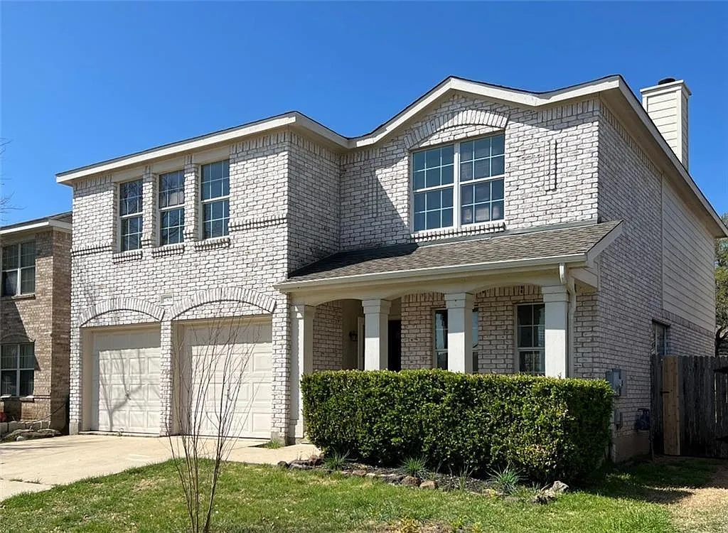 3 bed, 2.5 bath, 2411 sqft, $2,250 — Photo 2