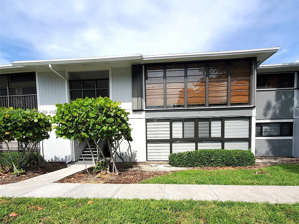 9729 Hammocks Blvd #206E