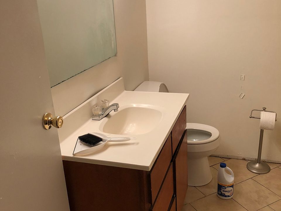 2nd image of 315 S Main St