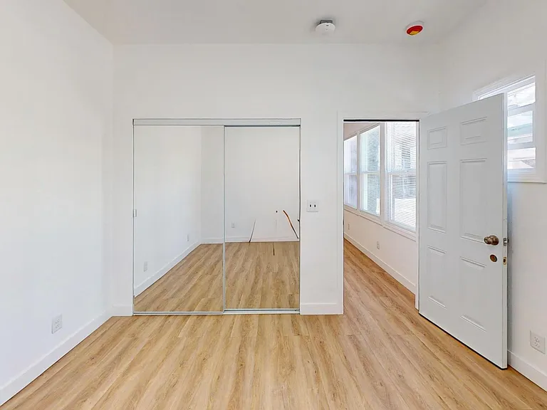 521 W Macarthur Blvd #10 — Photo 13