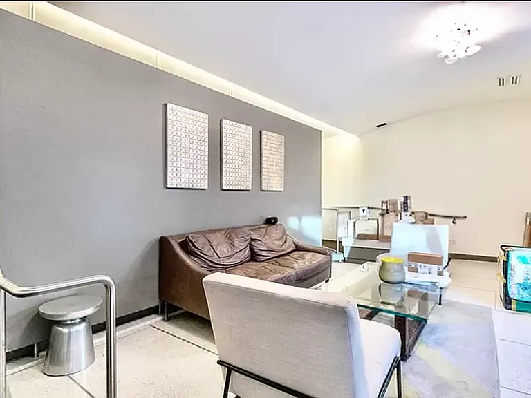 330 E 46th St #3V — Photo 3