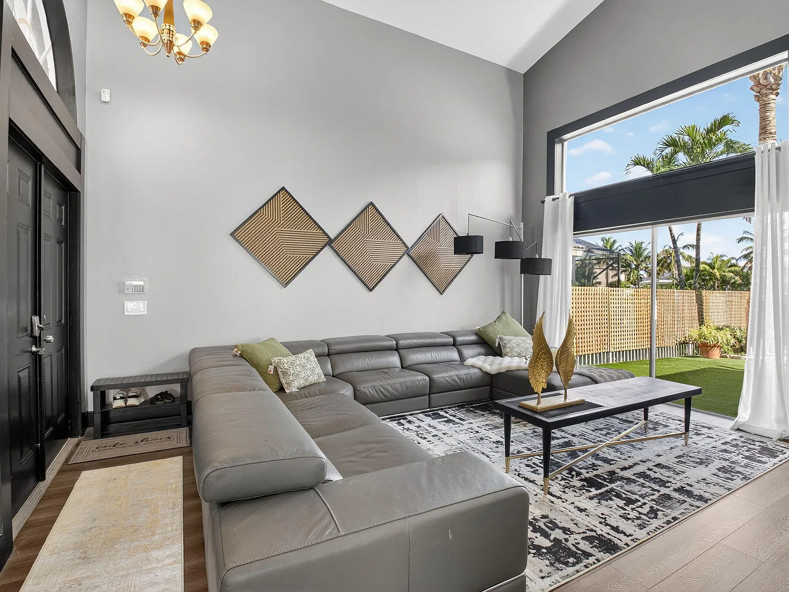 3 bed, 2.5 bath, 2075 sqft, $4,500 — Photo 2