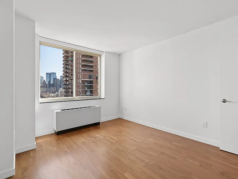 420 W 42nd St #27D — Photo 12
