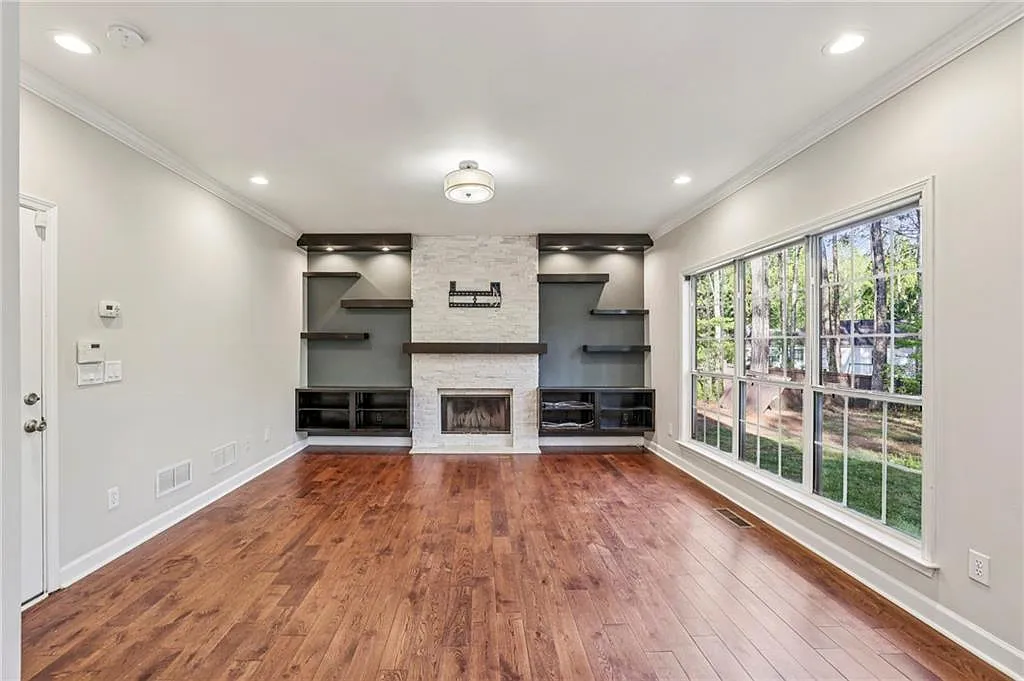 4 bed, 2.5 bath, 2178 sqft, $3,500 — Photo 3