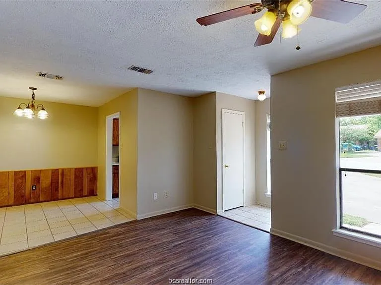1411 Gramma Ct — Photo 2