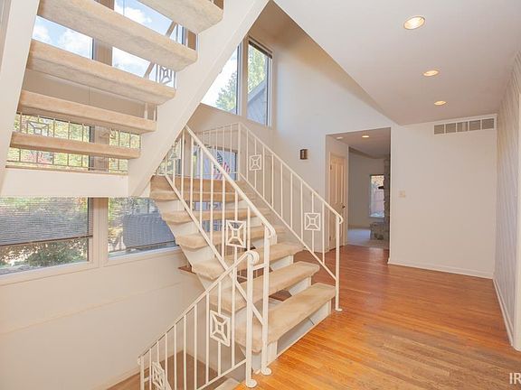 4th image of 8199 Yorkridge Dr