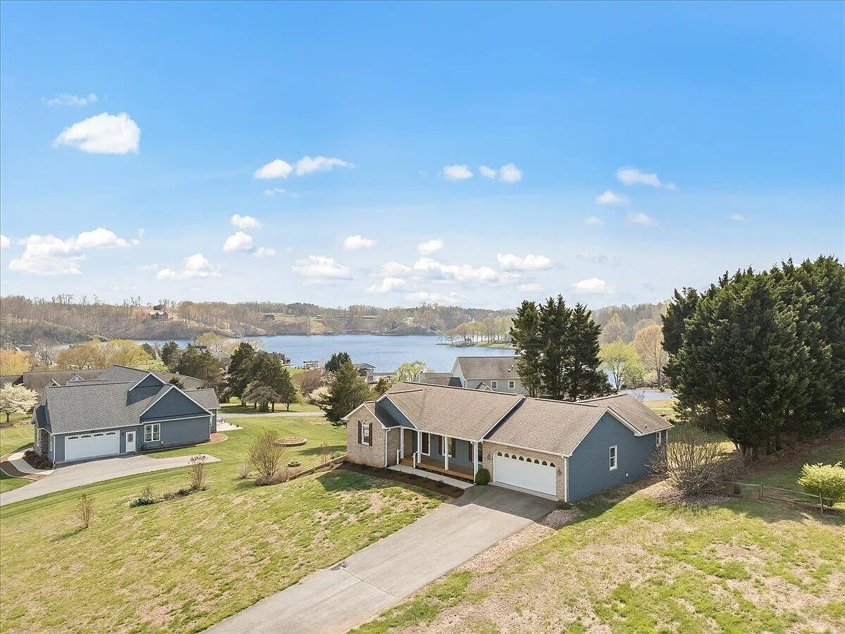 636 Boxwoodgreen Dr photo 1