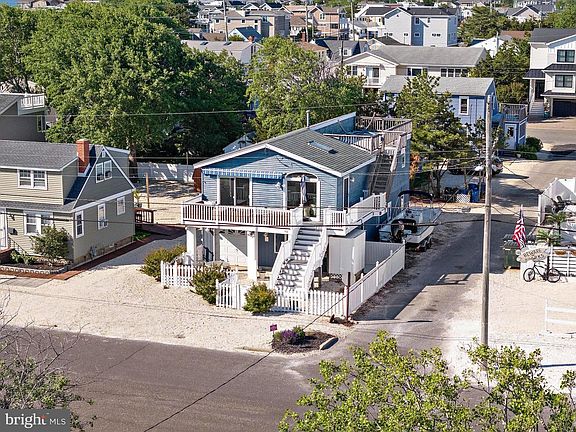 3rd image of 113 18th St