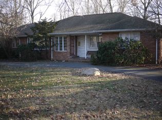 12 White Pine Rd, Upper Saddle River, NJ 07458