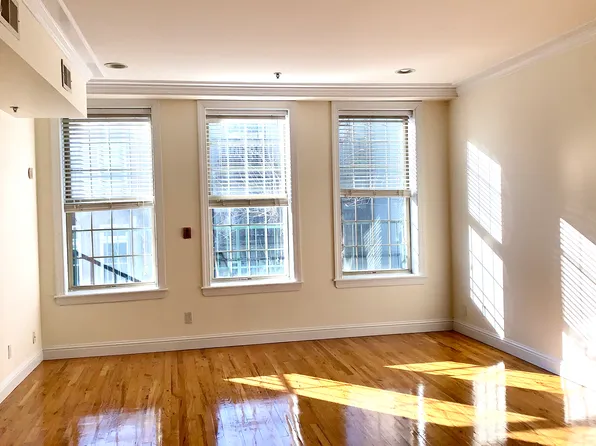 78 1/2 Madison St APT 3R, Hoboken, NJ 07030