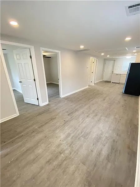 3 bed, 820 sqft, $1,550 — Photo 2