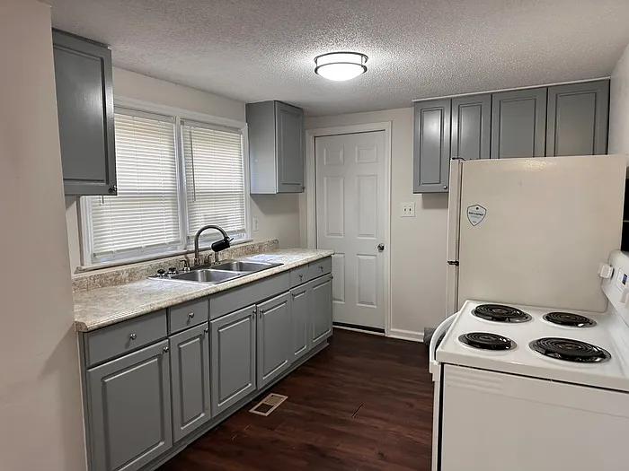 2 bed, 1.0 bath, 660 sqft, $1,200 — Photo 3