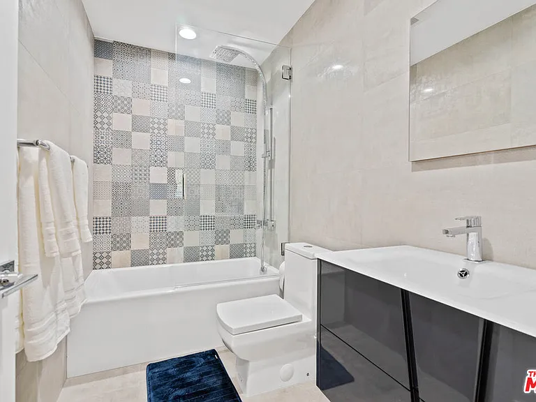 8961 Farralone Ave — Photo 22