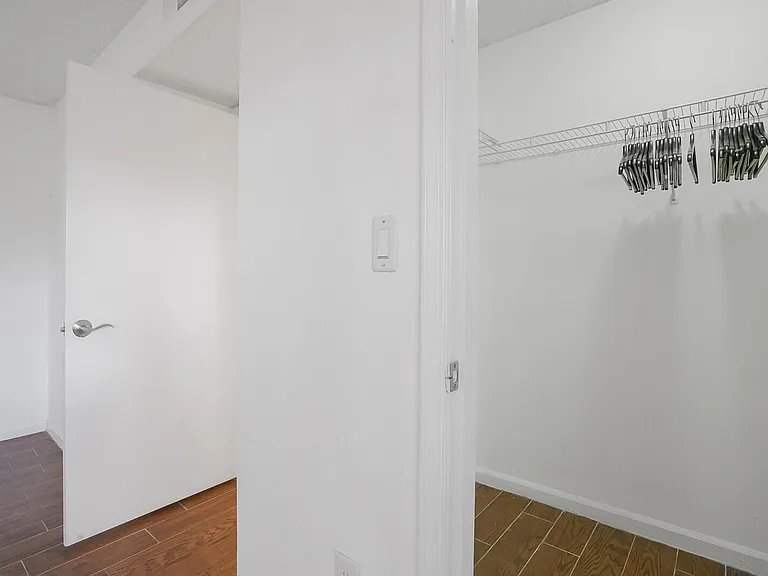 1385 Crystal Way #M — Photo 18