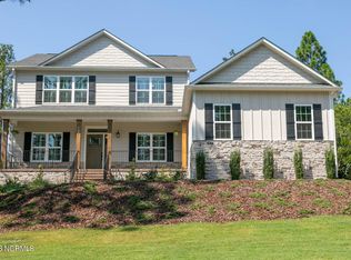 137 Swaringen Dr, Pinehurst, NC 27376