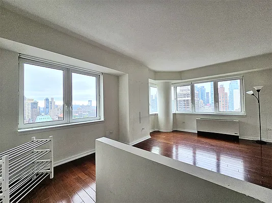 Rented by Realmart Realty LLC | media 7