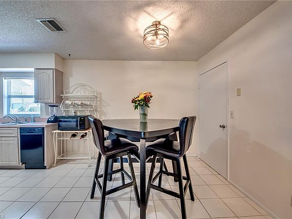 5th image of 1412 SE 12th St