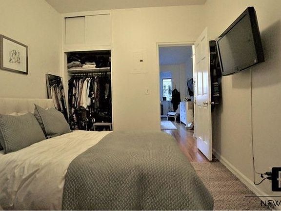 5th image of 424 E 77th St APT 4D