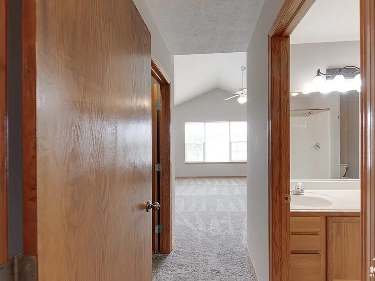 519 N Bristol Ct — Photo 12