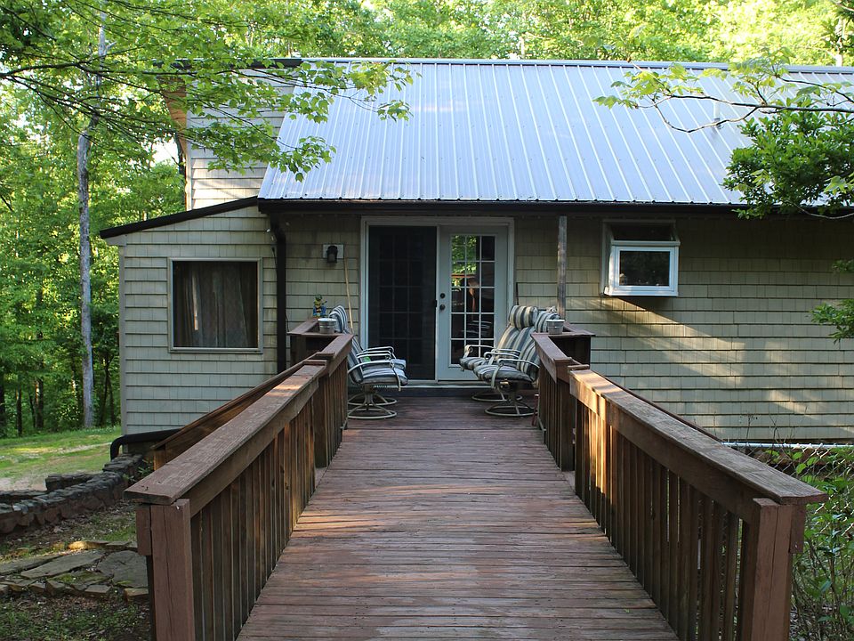 2nd image of 89 Roberts Cir