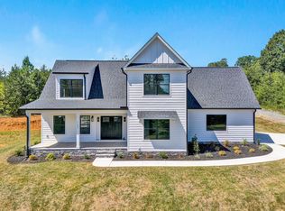 1154 Barrow Hills Dr, Huddleston, VA 24104