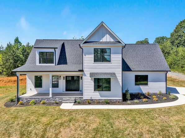 1154 Barrow Hills Dr, Huddleston, VA 24104