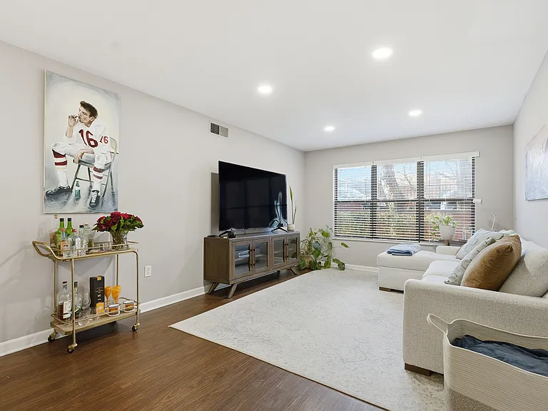 925 Washington St #102 — Photo 1