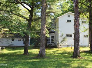 224 Willow Ln, Greentown, PA 18426