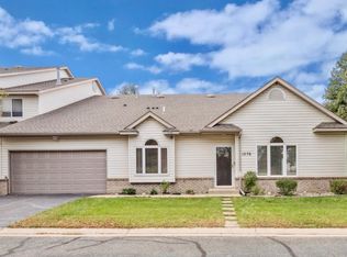 1276 Crystal Pl E, Chaska, MN 55318