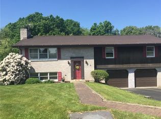 1037 King Arthur Dr, Apollo, PA 15613