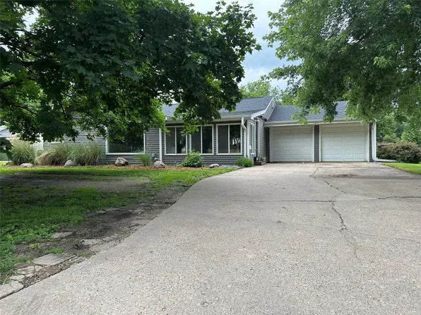 1417 Ashworth Rd, West Des Moines, IA 50265