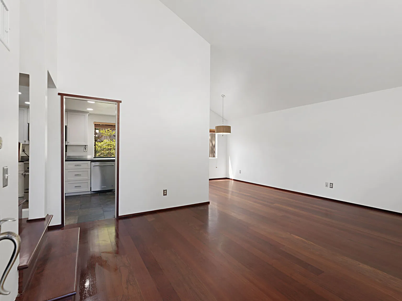 3 bed, 1614 sqft, $5,400 — Photo 2