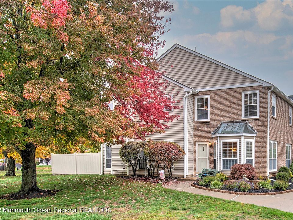 1st image of 295 Stratford Pl