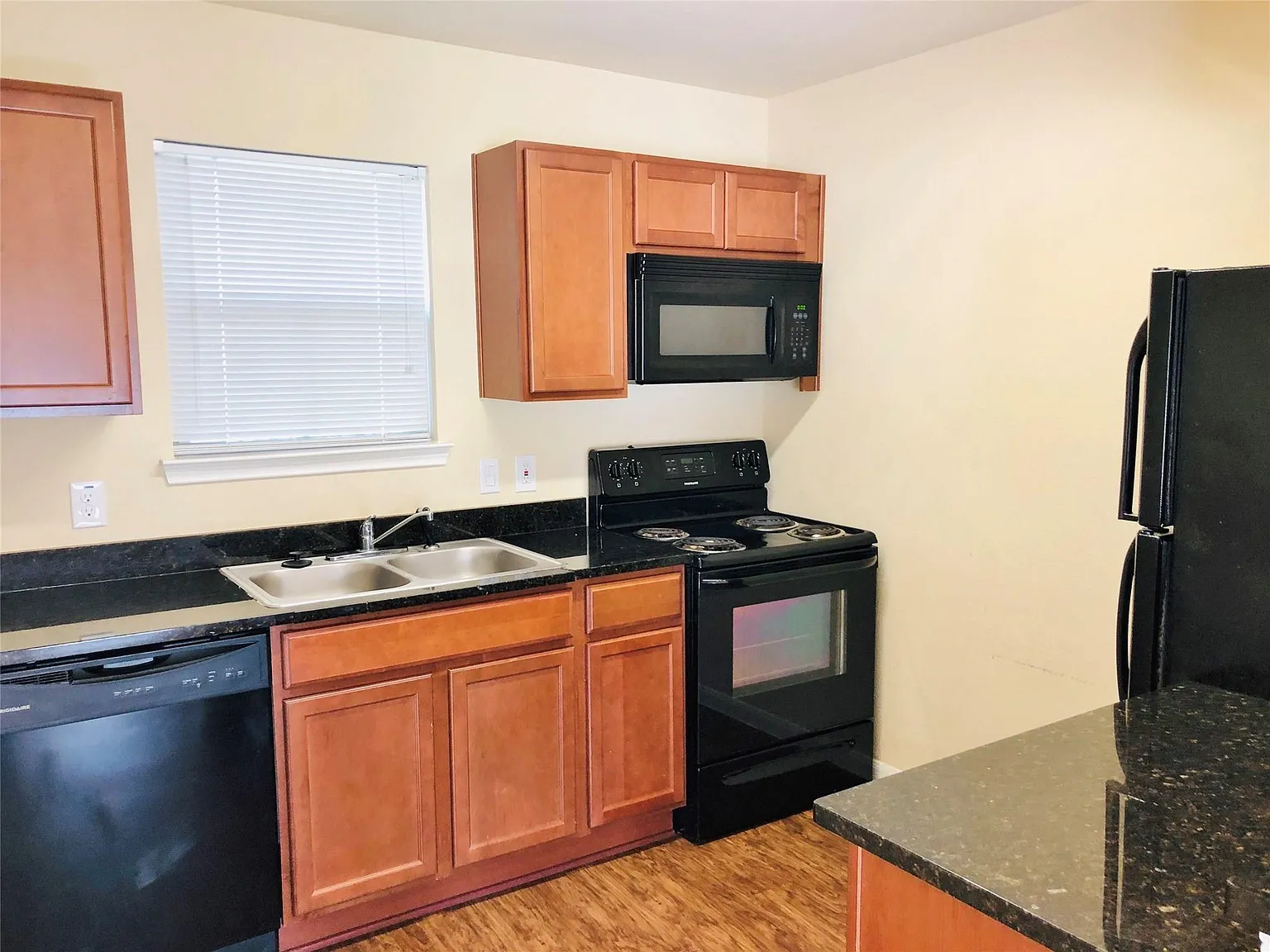 2 bed, 2.0 bath, 780 sqft, $1,175 — Photo 4