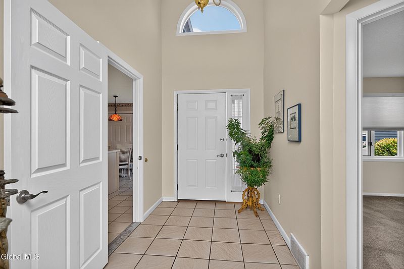 5th image of 38 Lyon Court